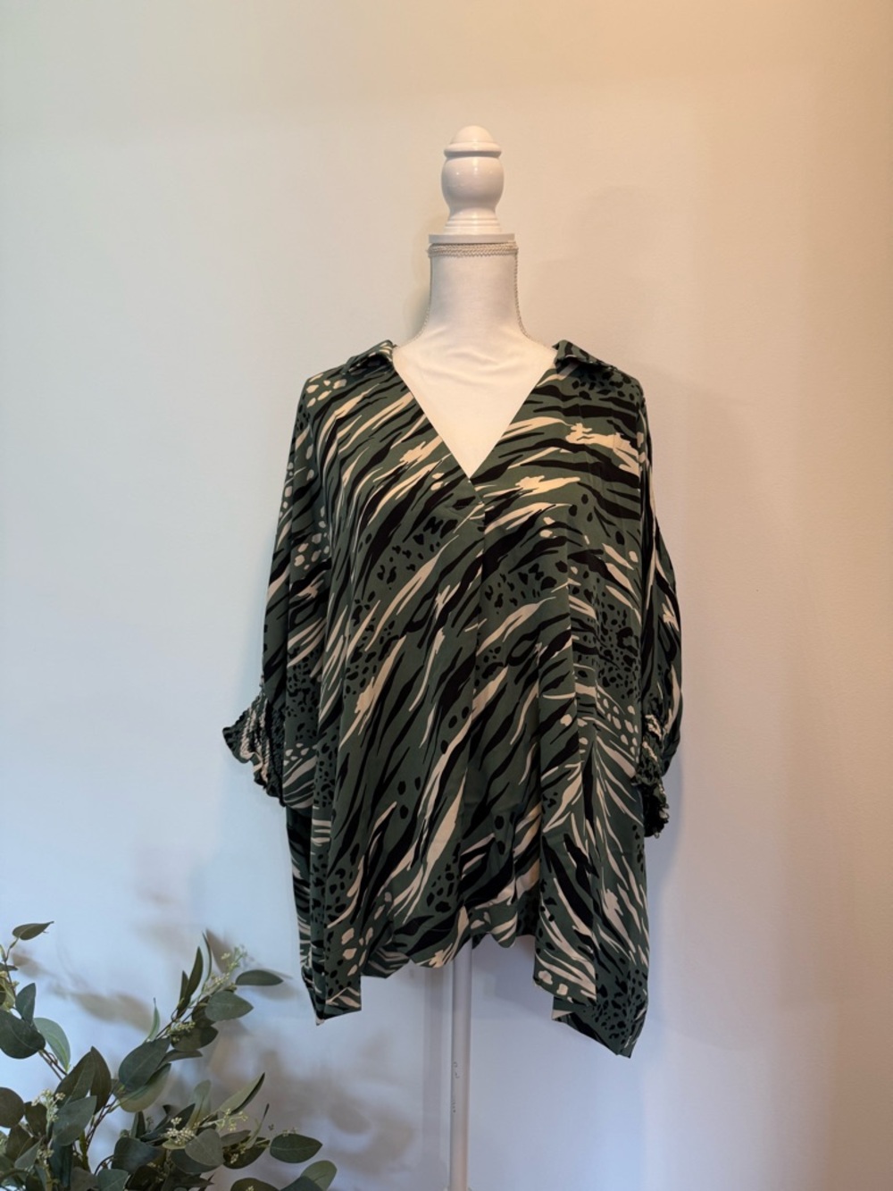 🐆💚 Umgee Olive Green Animal Print Top 💚🐆